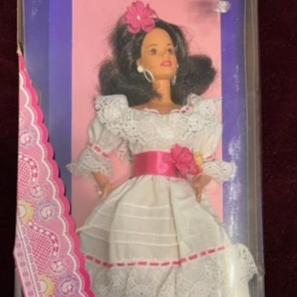 Puerto Rican Barbie Collector's Edition - Picture 1 of 3